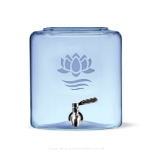 Rechteckiger Ersatztank aus blauem Glas mit 5 Litern Fassungsvermögen und Edelstahl-Zapfhahn für einen Wasserfilter von Lotus Vita.
