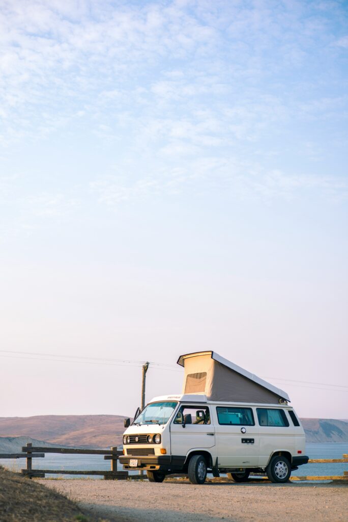 Campingbulli am Meer